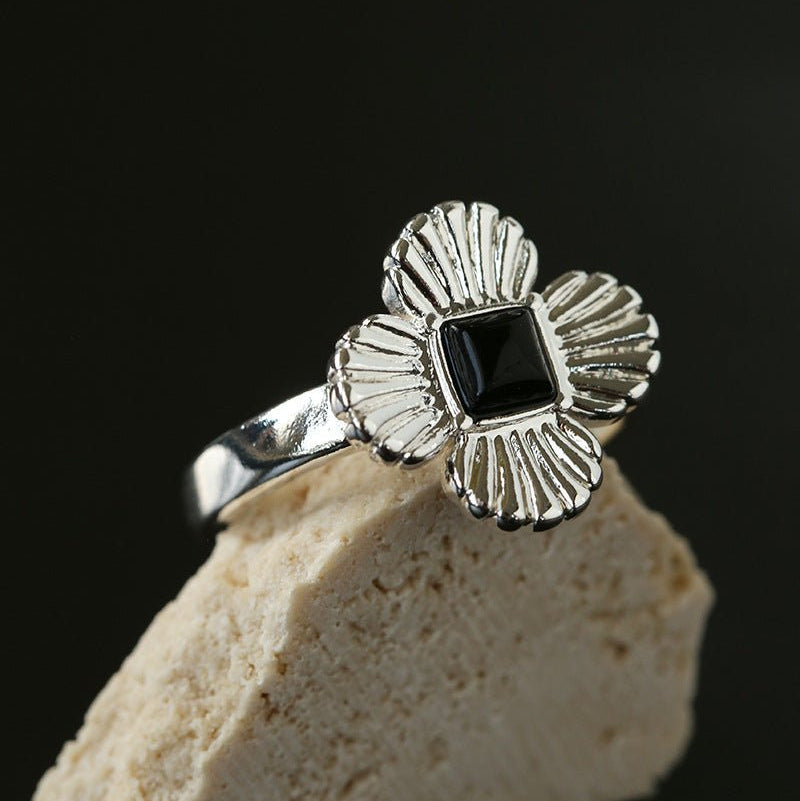 “Fortune Circle” Shell Hibiscus & Clover Ring