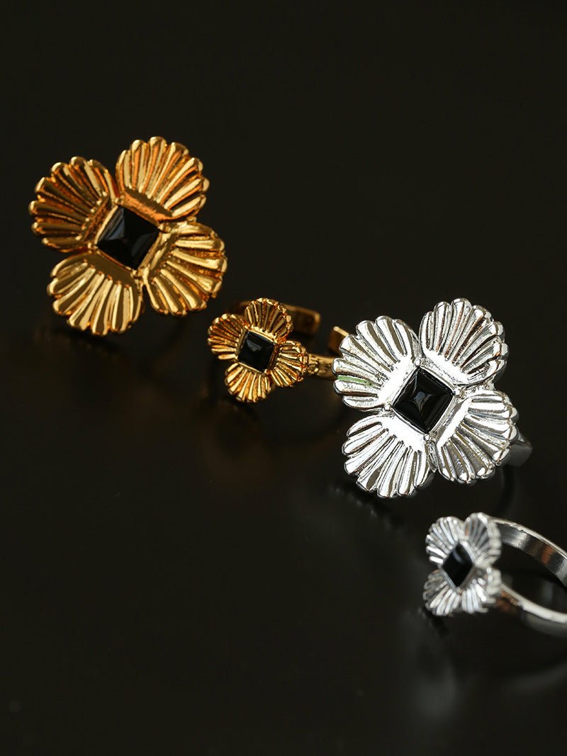 “Fortune Circle” Shell Hibiscus & Clover Ring